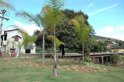 PONTE SOBRE O RIO DAS VELHAS POR UBIRAJARA BARBOSA - RIO ACIMA - MG