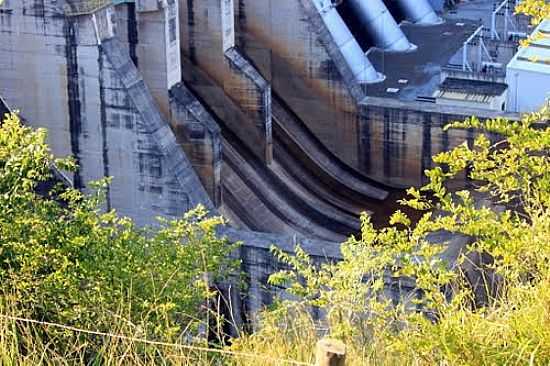 VERTEDOURO DA USINA HIDRELTRICA DE CANDONGA EM RIO DOCE-MG-FOTO:MILTON BRIGOLINI NEM - RIO DOCE - MG