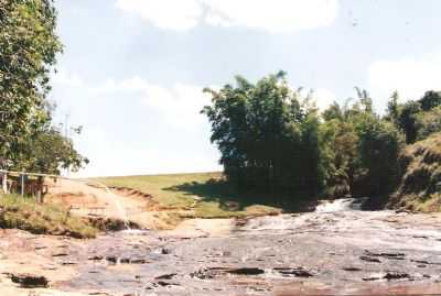 CACHOEIRA DO CALIXTO, POR RITA DE CASSIA FREGULIA  - RIO NOVO - MG