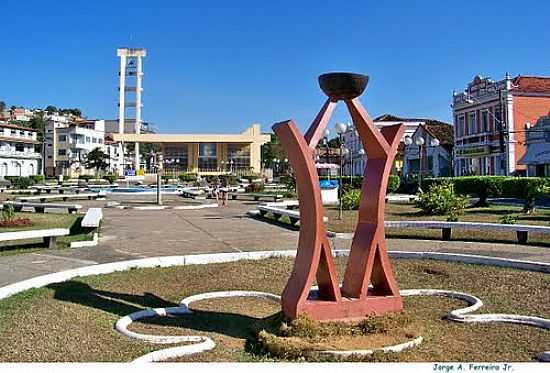 MONUMENTO AO CENTENRIO NO CENTRO DE RIO NOVO-MG-FOTO:JORGE A. FERREIRA JR - RIO NOVO - MG