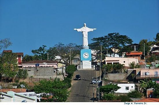 VISTA DO CRISTO E O RELGIO EM RIO NOVO-MG-FOTO:JORGE A. FERREIRA JR - RIO NOVO - MG