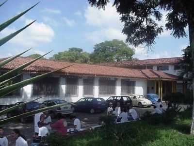 GINSIO, POR OIHAMA - RIO POMBA - MG