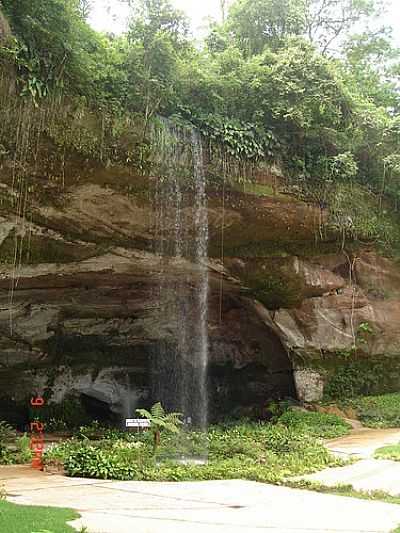 GRUTA DOS PALHARES POR FLAVIO FISIO - SACRAMENTO - MG