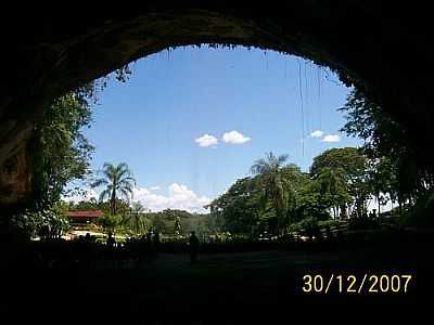 GRUTA DOS PALHARES POR LUIZGPIN - SACRAMENTO - MG