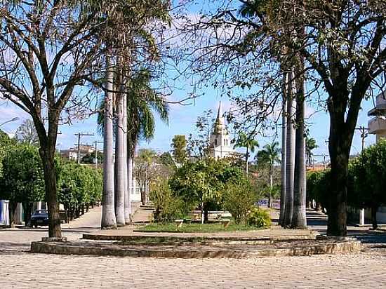 PRAA E IGREJA-FOTO:JOTALU - SALINAS - MG