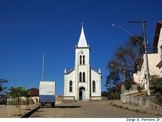 IGREJA-FOTO:JORGE A. FERREIRA JR  - SANTA BRBARA DO TUGRIO - MG