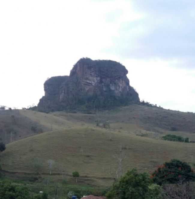 PEDRA DO ESCALVADO, POR TATIANA KARLA DE CARVALHO - SANTA CRUZ DO ESCALVADO - MG