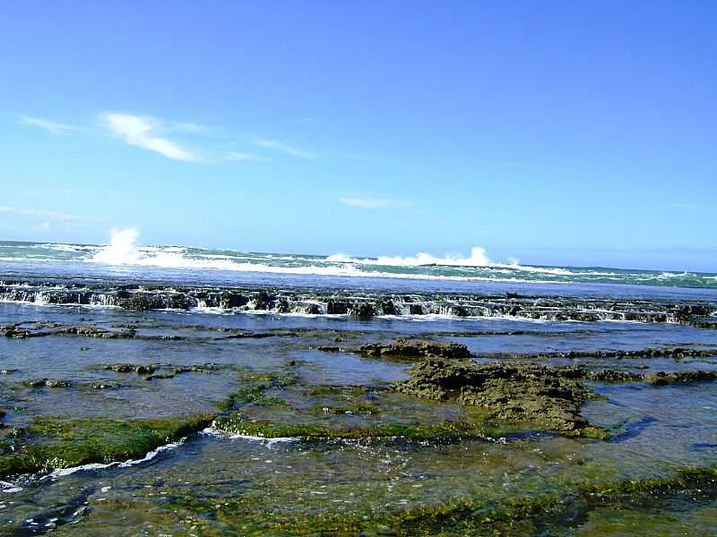 AREMBEPE-BA-ARRECIFES NA PRAIA-FOTO:KRYSSTIANI - AREMBEPE - BA