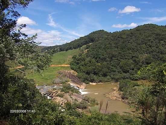 CACHOEIRA DO RIO MANHUAU-FOTO:ANDRE TELES  - SANTA FILOMENA - MG