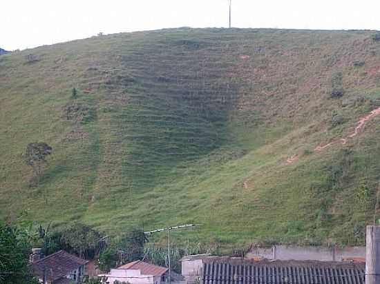 MORRO E PARCIAL DA CIDADE DE SANTA MARIA DO SUAUI-MG-FOTO:ENIOBARROS - SANTA MARIA DO SUAU - MG