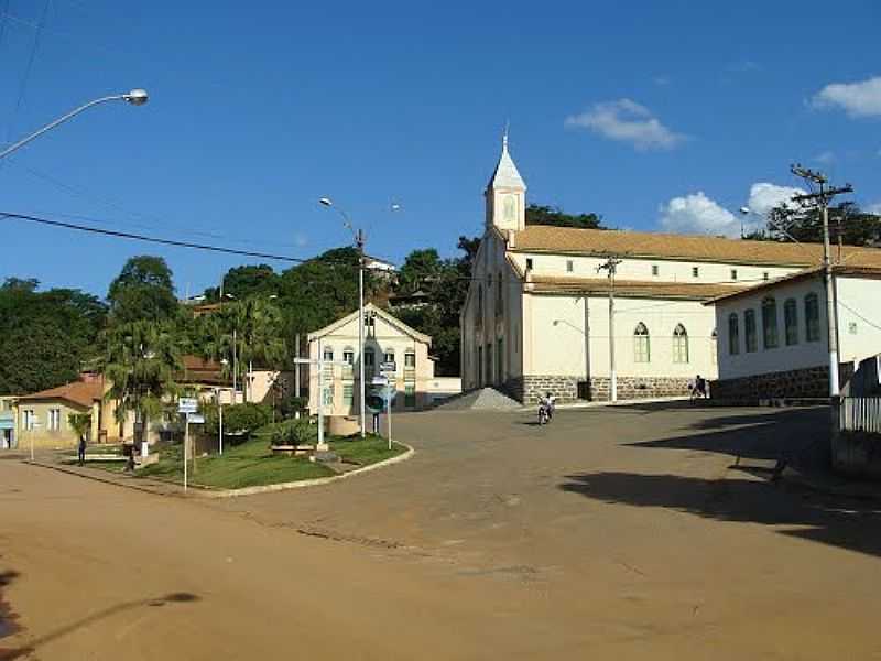 SANTA MARIA DO SUAU-MG-A MATRIZ E O CENTRO-FOTO:JANGALIM - SANTA MARIA DO SUAU - MG