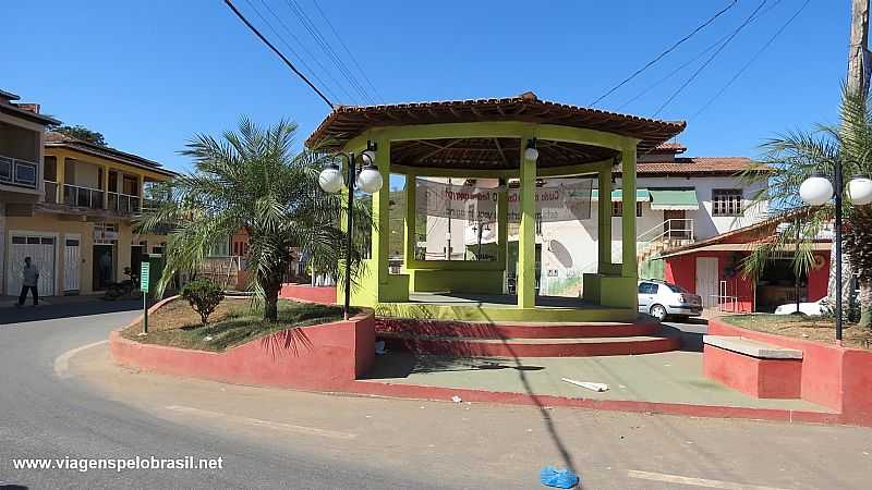 SANTA MARIA DO SUAU-MG-CORETO NA PRAA CENTRAL-FOTO:VIAGENSPELOBRASIL.NET - SANTA MARIA DO SUAU - MG