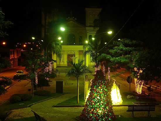 SANTA RITA DE CALDAS-MG-VISTA NOTURNA DA PRAA MONSENHOR ALDERIGI-FOTO:LUIZ SALOMO  - SANTA RITA DE CALDAS - MG