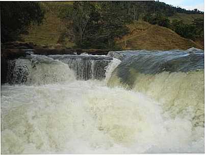 CACHOEIRA DO RONCO, POR MARIA LUIZA - SANTA RITA DE JACUTINGA - MG