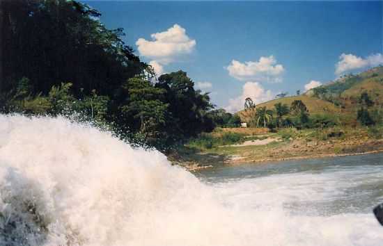 CACHOEIRA EM SANTA RITA DE JACUTINGA, POR OSWALDO LUIZ CALZAVARA - SANTA RITA DE JACUTINGA - MG