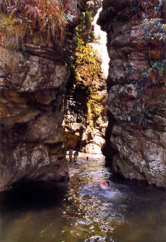 CACHOEIRA DO BOQUEIRO, POR OSWALDO LUIZ CALZAVARA - SANTA RITA DE JACUTINGA - MG