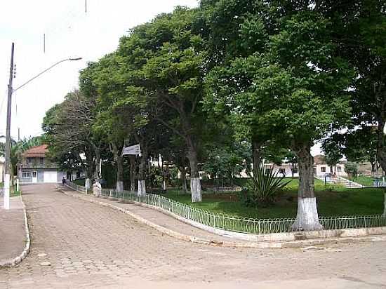 PRAA NO CENTRO DE SANTA RITA DO IBITIPOCA-MG-FOTO:ALTEMAR DA SILVA TEI - SANTA RITA DO IBITIPOCA - MG