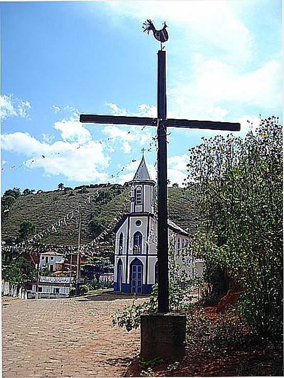 CRUZEIRO E IGREJA-FOTO:PAULO HENRIQUE MATIA  - SANTA RITA DO RIO DO PEIXE - MG