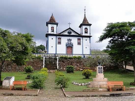 PRAA E IGREJA-FOTO:ROBERTA SORIANO E AR  - SANTA RITA DURO - MG