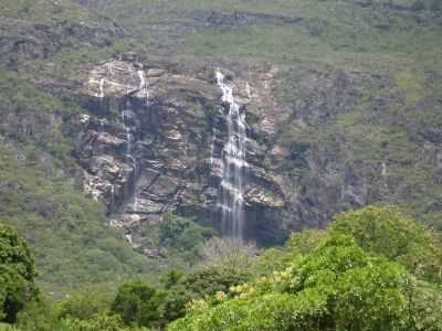 CACHOEIRA DOS INHAMES , POR CLIO NEVES - SANTANA DE PIRAPAMA - MG