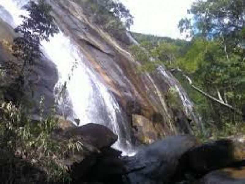 SANTANA DO ALFI-MG-CACHOEIRA DE ALFI-FOTO:MRCIA LESSA - SANTANA DO ALFI - MG