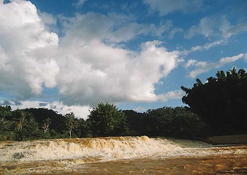 CACHOEIRA DA SAUDADE, EM SANTANA DO DESERTO, MINAS GERAIS. CRDITOS: IRACEMA MARTINS - SANTANA DO DESERTO - MG