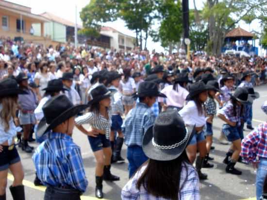 FESTA DA CIDADE- 12 DE OUTUBRO, POR AILCE COSTA - SANTANA DO JACAR - MG