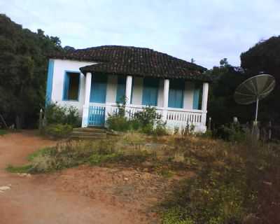 FAZENDA CERCA L, POR MARIA OLIVIA - SANTO ANTNIO DO GRAMA - MG