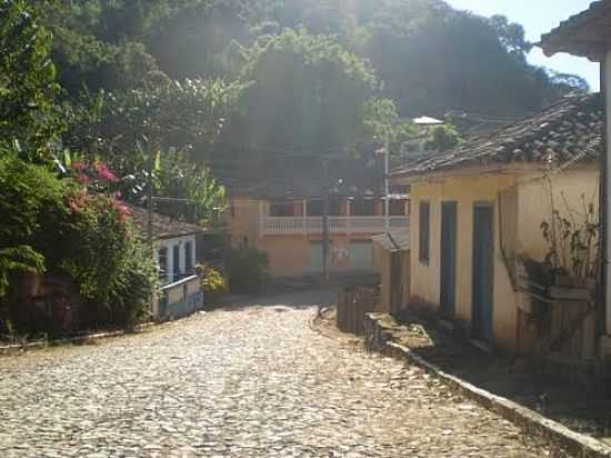 RUA DA CIDADE-FOTO:ROBSON H A  - SANTO ANTNIO DO PIRAPETINGA - MG