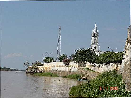 VISTA DA IGREJA-BEIRA DO RIO SO FRANCISCO-FOTO:EDUARDO GOMES - SO FRANCISCO - MG