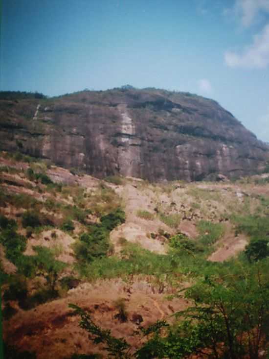 FORMAO ROCHOSA-FOTO:JAKELINE RIBEIRO  - SO GERALDO DA PIEDADE - MG