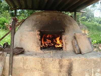 FORNO A LENHA-FOTO:MONTANHA - SO GONALO DO RIO ABAIXO - MG