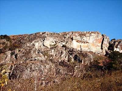 PAREDO SERRA DO CATUNGUI-FOTO:MAURICIO_VEIGA - SO GONALO DO RIO ABAIXO - MG