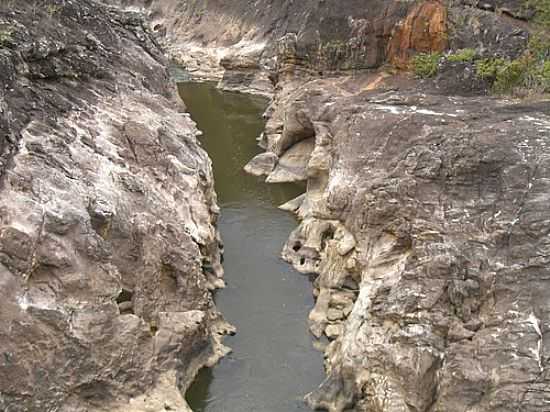 RIO JEQUITINHONHA EM SO GONALO DO RIO DAS PEDRAS-FOTO:FWELBER - SO GONALO DO RIO DAS PEDRAS - MG