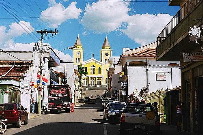 SO GONALO DO SAPUCA-MG-CENTRO DA CIDADE COM MATRIZ AO FUNDO-FOTO:MAX HENDEL - SO GONALO DO SAPUCA - MG