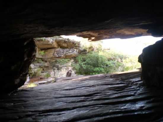 CAVERNA DOS MORCEGOS NA SERRA DO ESMERIL, POR AMAURI HENRIQUE DE LIMA - SO JOO BATISTA DO GLRIA - MG