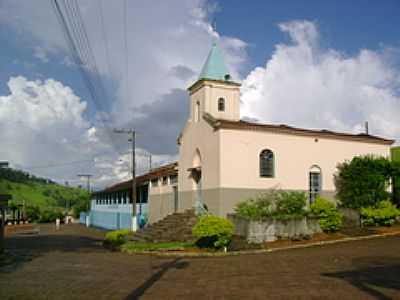 IGREJA E ESCOLA MUNICIPAL-FOTO:LUS CARNEIRO - SO JOO DA SAPUCAIA - MG