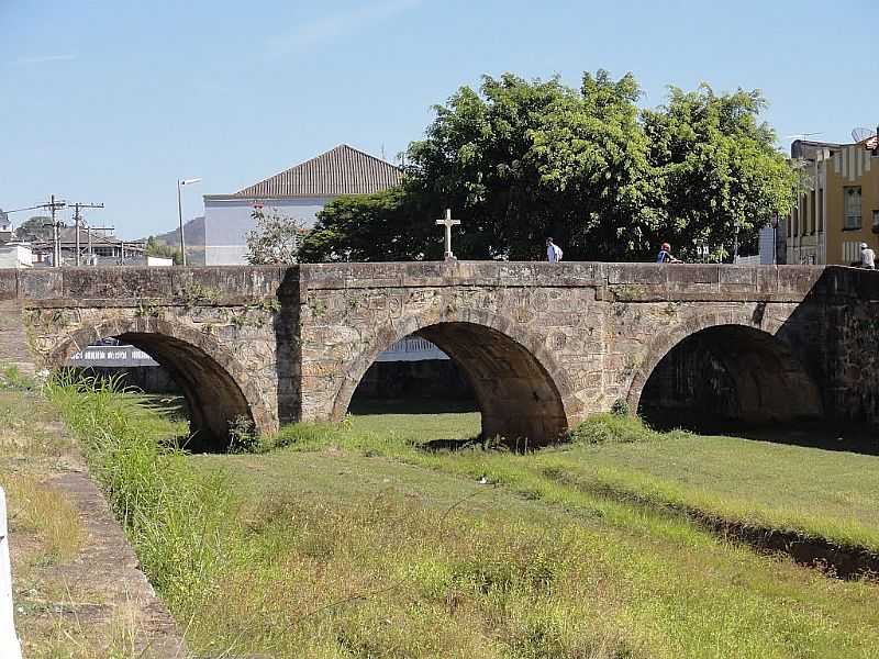 SO JOO DEL REI-MG-PONTE DE PEDRA NO CENTRO HISTRICO-FOTO:PAULO YUJI TAKARADA - SO JOO DEL REI - MG