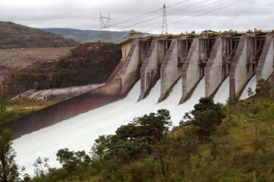 COMPORTAS DA USINA HIDROELETRICA DE FURNAS, POR KRISSIA DE SOUZA BARBOSA - SO JOS DA BARRA - MG