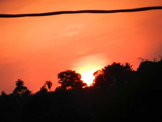 POR DO SOL NO BAIRRO  CACHOEIRA, POR JANE APARECIDA DA SILVA - SO JOS DA LAPA - MG