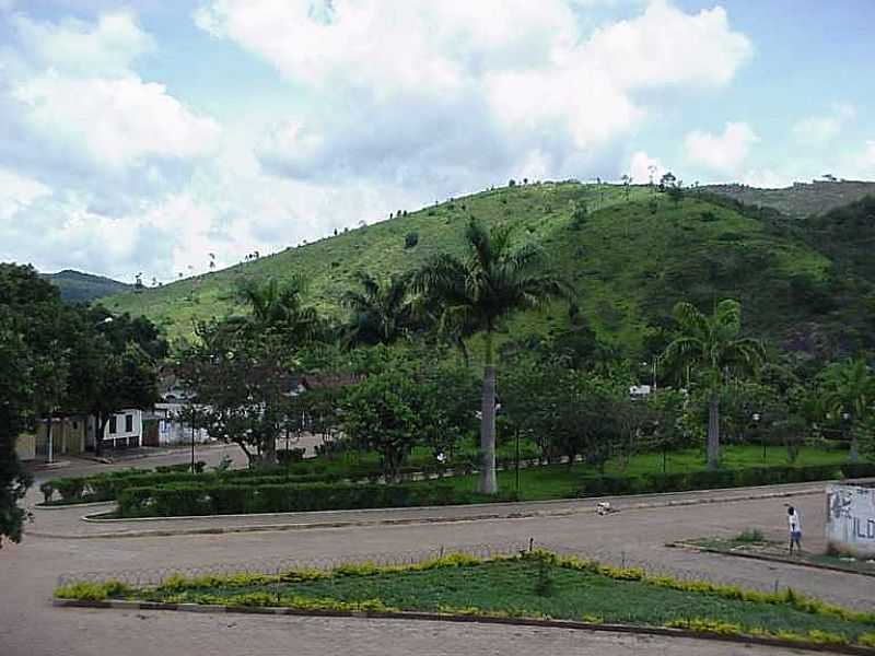 SO JOS DA SAFIRA-MG-A PRAA E A SERRA-FOTO:WWW.ASMINASGERAIS.COM.BR - SO JOS DA SAFIRA - MG