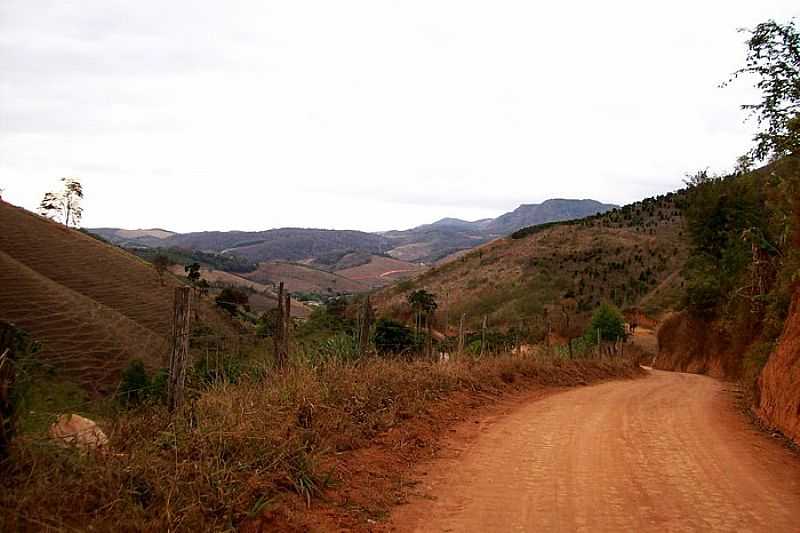 SO JOS DO BATATAL-MG-ESTRADA DE TERRA NA REGIO-FOTO:EDO - SO JOS DO BATATAL - MG