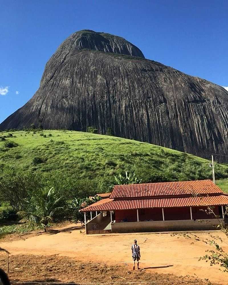 PEDRA RISCADA
SO JOS DO DIVINO-MG LOCALIZAO: VALE DO RIO DOCE  - SO JOS DO DIVINO - MG