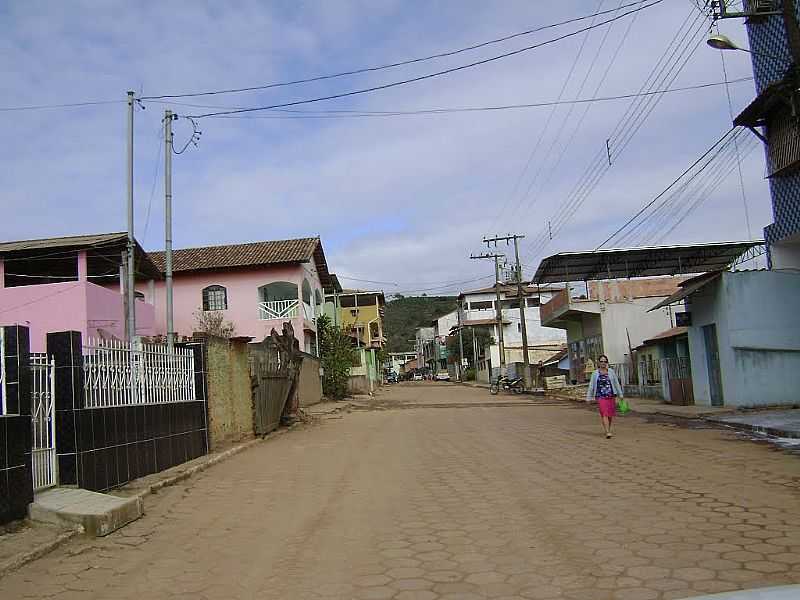 RUA PRINCIPAL NO DISTRITO DE SO JOS DO ITUETO, SANTA RITA DO ITUETO - MG - POR GUSTAVO STURZENECKER MOREIRA  - SO JOS DO ITUETO - MG