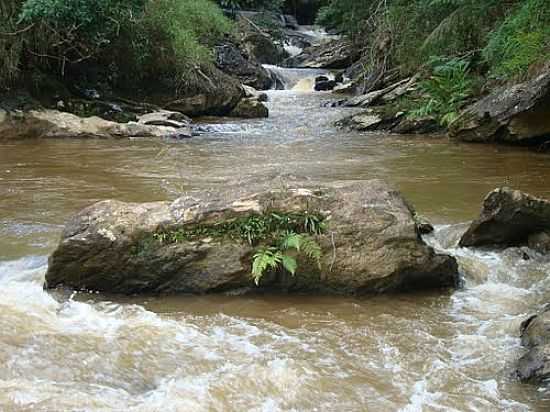 CACHOEIRA CRREGO DA BARRA EM SO JOS DOS LOPES-3-FOTO:MARCIO LUCINDA - SO JOS DOS LOPES - MG