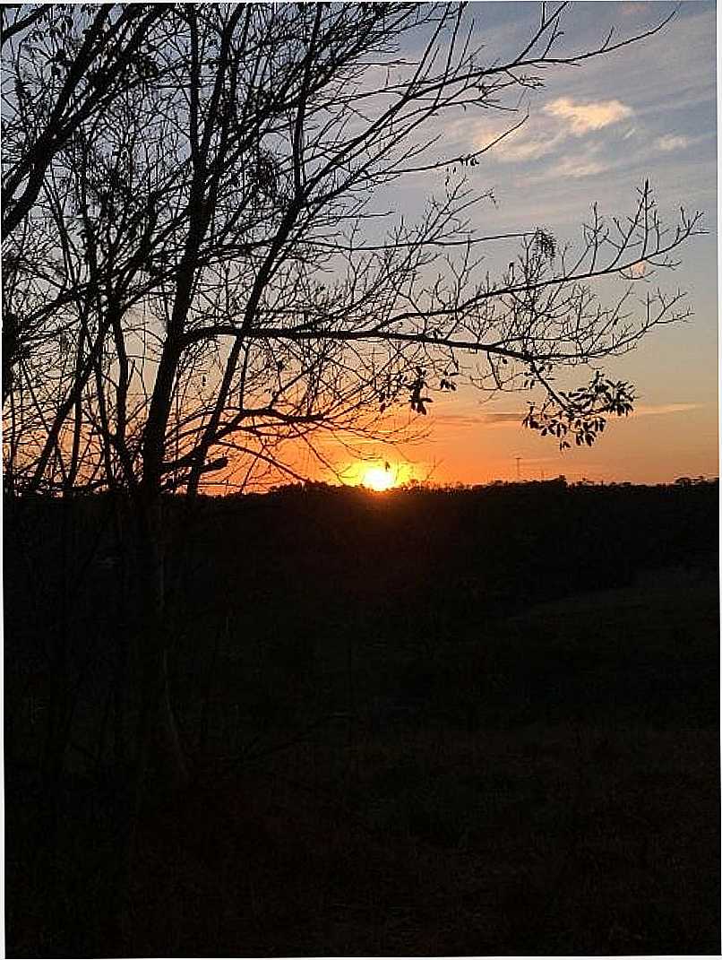 POR DO SOL EM SJS, POR PAULO HENRIQUE - SO JOS DOS SALGADOS - MG