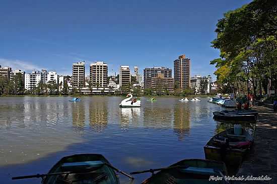 SO LOURENO-MG-PEDALINHOS E BARCOS PARA PASSEIO NO PARQUE DAS GUAS-FOTO:VOLNEI ALMEIDA - SO LOURENO - MG