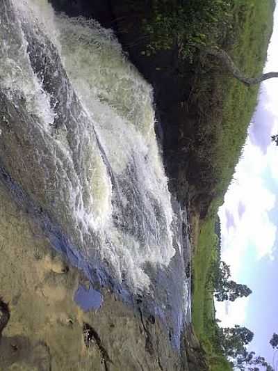 CACHOEIRA DO MARCELO-FOTO:ELIAS F. VALENTE  - SO PEDRO DO GLRIA - MG