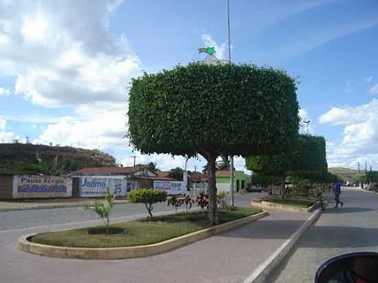 AVENIDA CENTRAL EM BANZA-BA-FOTO:GLUCIO ALMEIDA - BANZA - BA