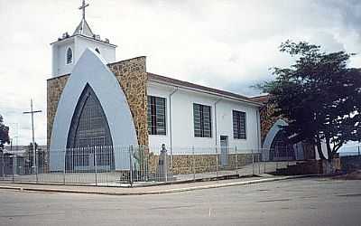 IGREJA-FOTO:MONTANHA  - SO SEBASTIO DA VITRIA - MG